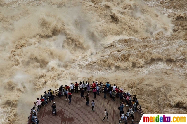 Foto Dahsyatnya Arus Sungai Jinsha Sampai Bikin Heboh