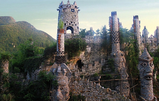 Megah dan eksotis istana batu buatan kakek 70 tahun di China