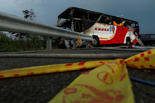 Puluhan penumpang tewas dalam kecelakaan bus di Taiwan