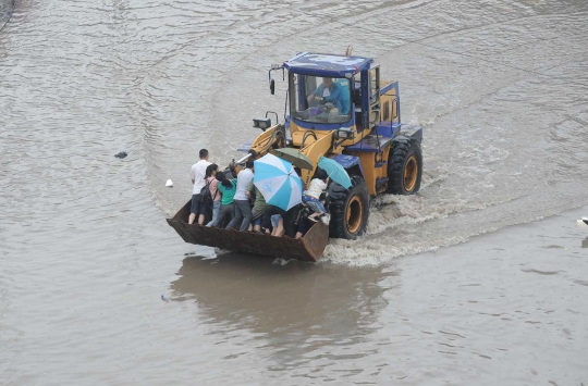 Hujan lebat kembali menambah parah banjir di China