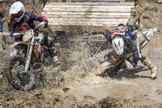 Menantangnya balapan motocross di Red Bull Romaniacs