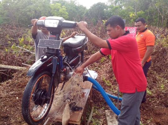 Inovatif, sepeda motor ini disulap untuk padamkan kebakaran hutan