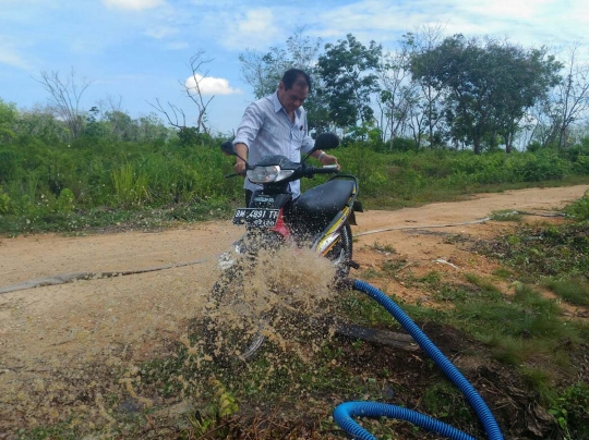 Inovatif, sepeda motor ini disulap untuk padamkan kebakaran hutan