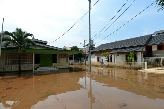 Tanggul Kali Pesanggrahan jebol, 3 RT di Ulujami terendam banjir