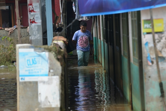 Tanggul Kali Pesanggrahan jebol, 3 RT di Ulujami terendam banjir