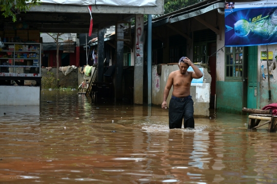 Tanggul Kali Pesanggrahan jebol, 3 RT di Ulujami terendam banjir