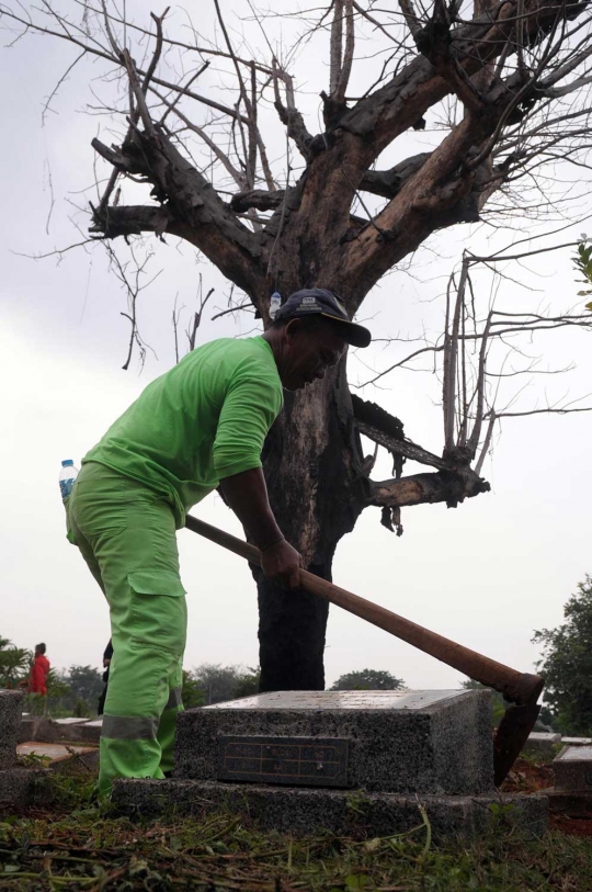 Pembongkaran makam fiktif di TPU Kawi-Kawi Jakpus