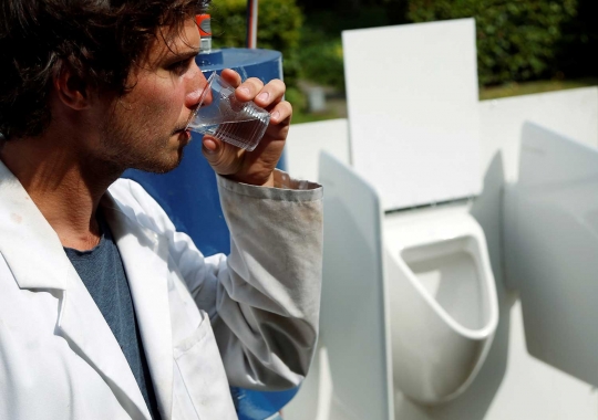 Ilmuwan muda ini bisa bikin air kencing jadi layak konsumsi