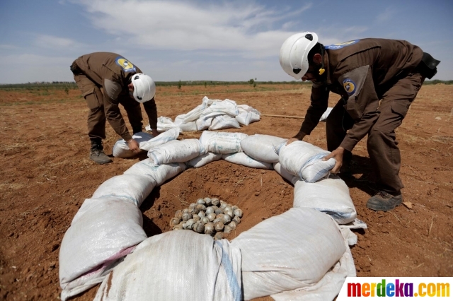 Foto Penemuan bom klaster di Suriah gegerkan warga sipil  