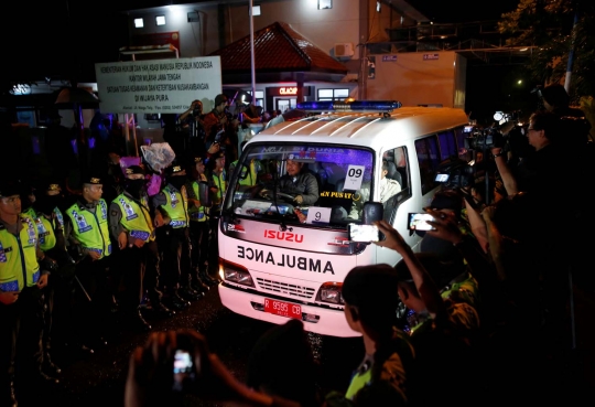 Iring-iringan jenazah terpidana mati tinggalkan Nusakambangan