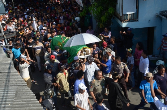 Isak tangis kerabat warnai pemakaman Freddy Budiman