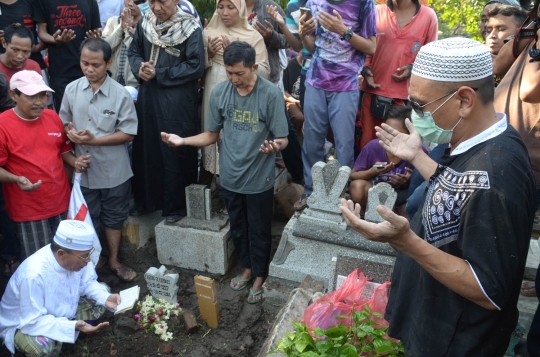 Isak tangis kerabat warnai pemakaman Freddy Budiman