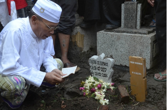 Isak tangis kerabat warnai pemakaman Freddy Budiman