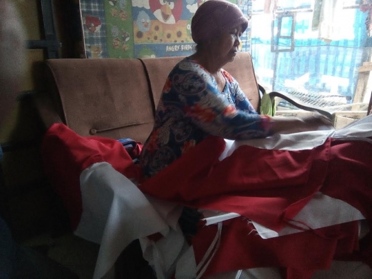 Jelang 17 Agustus, pengrajin bendera di Malang kebanjiran order