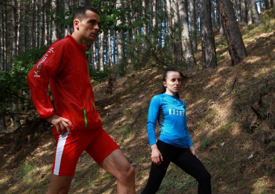 Tak punya stadion atletik, pelari cantik ini latihan di dalam hutan