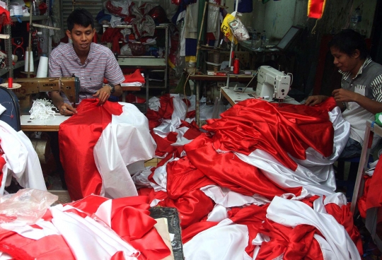 Jelang HUT kemerdekaan RI, pembuat bendera banjir orderan