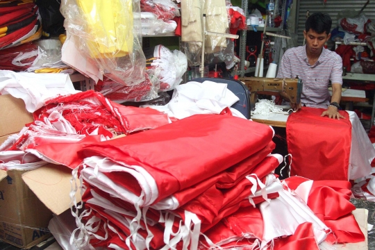 Jelang HUT kemerdekaan RI, pembuat bendera banjir orderan