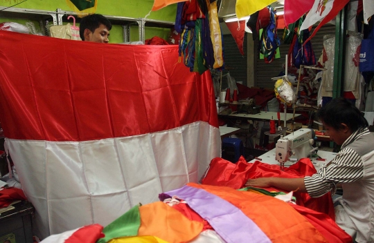 Jelang HUT kemerdekaan RI, pembuat bendera banjir orderan