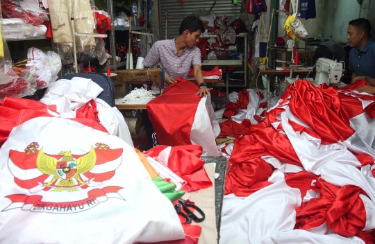 Jelang HUT kemerdekaan RI, pembuat bendera banjir orderan