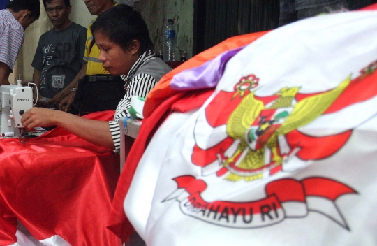 Jelang HUT kemerdekaan RI, pembuat bendera banjir orderan