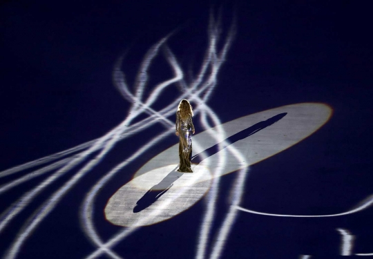 Model seksi Gisele Bundchen jadi sorotan di pembukaan Olimpiade 2016