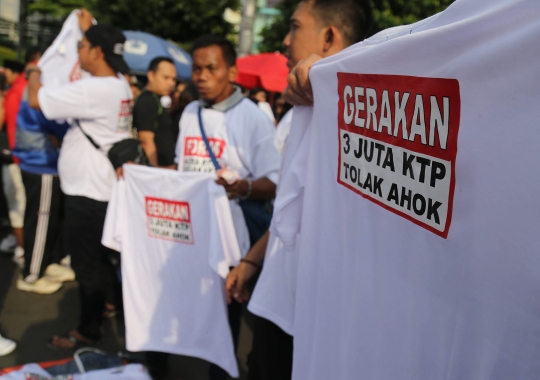 Kaus 'Gerakan 3 Juta KTP Tolak Ahok' laku keras di Car Free Day