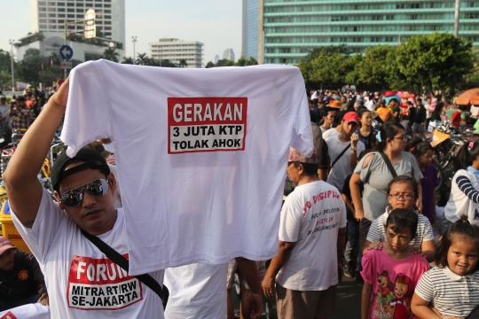 Kaus 'Gerakan 3 Juta KTP Tolak Ahok' laku keras di Car Free Day