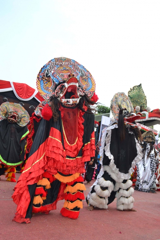 Semarak kemeriahan Tari Kolosal 1.000 Barong Nusantara di Kediri