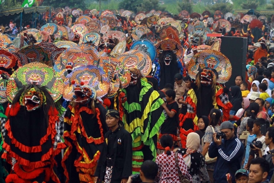 Semarak kemeriahan Tari Kolosal 1.000 Barong Nusantara di Kediri