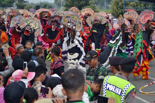 Semarak kemeriahan Tari Kolosal 1.000 Barong Nusantara di Kediri