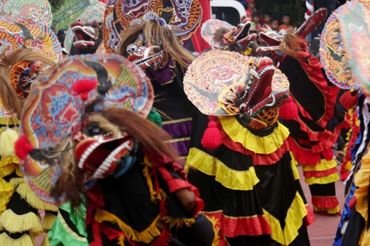 Semarak kemeriahan Tari Kolosal 1.000 Barong Nusantara di Kediri