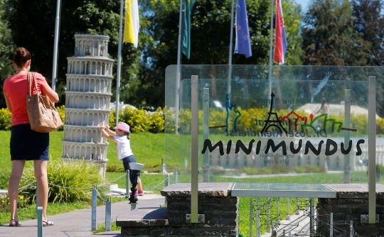 Sensasi menjelajahi dunia di Taman Minimundus