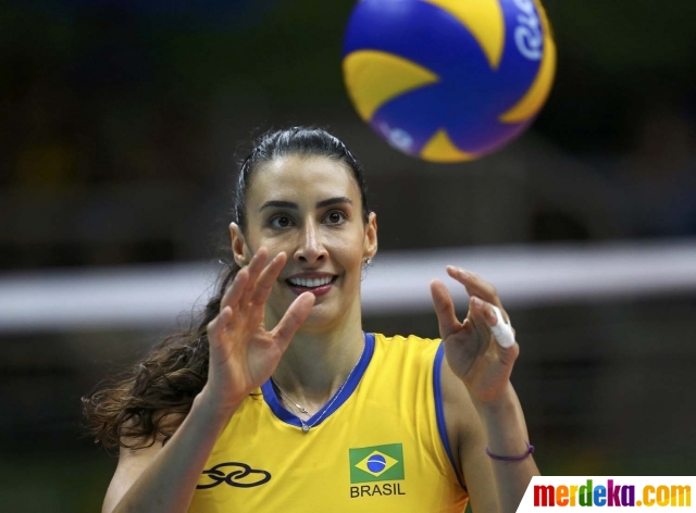 Foto : Aksi energik pemain voli cantik Brasil di Olimpiade 2016