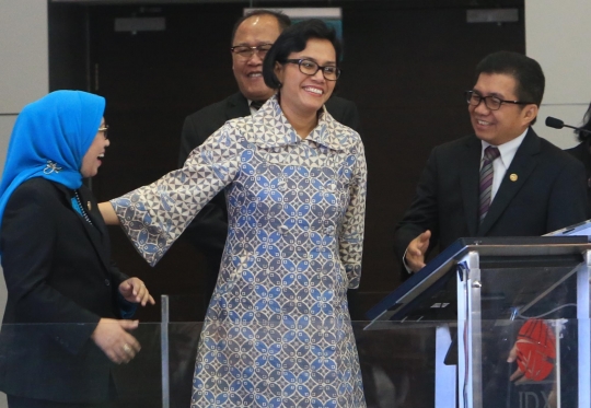 Menkeu Sri Mulyani buka perdagangan saham