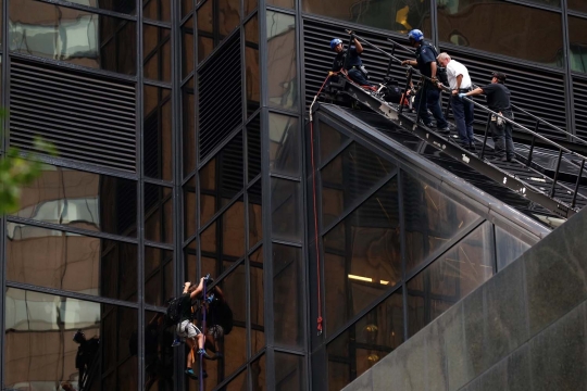 Aksi nekat pria panjat gedung Trump Tower bikin NYPD kewalahan