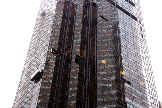 Aksi nekat pria panjat gedung Trump Tower bikin NYPD kewalahan