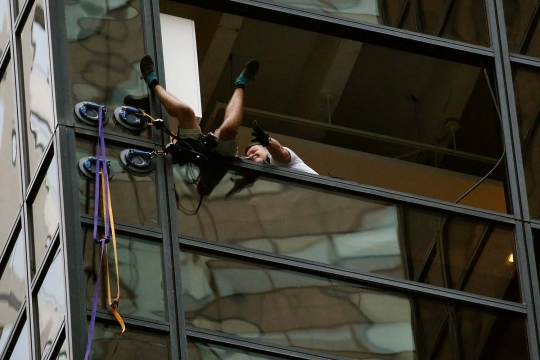 Aksi nekat pria panjat gedung Trump Tower bikin NYPD kewalahan