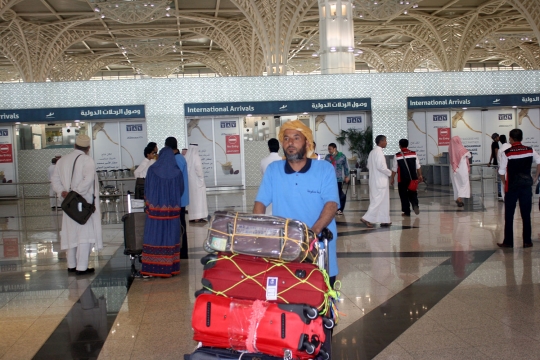 Ribuan calon jemaah haji mulai padati Bandara Madinah