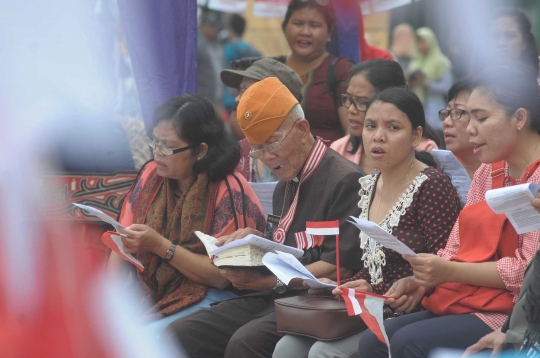 Aksi ke-124 jemaat GKI Yasmin dan HKBP gelar ibadah di depan Istana