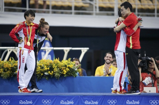 Momen bahagia atlet China dilamar kekasih di podium Olimpiade 2016