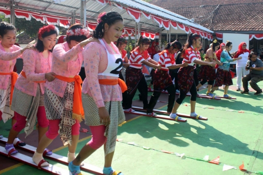 Keseruan napi Lapas Wanita 2A Malang gelar lomba balap bakiak