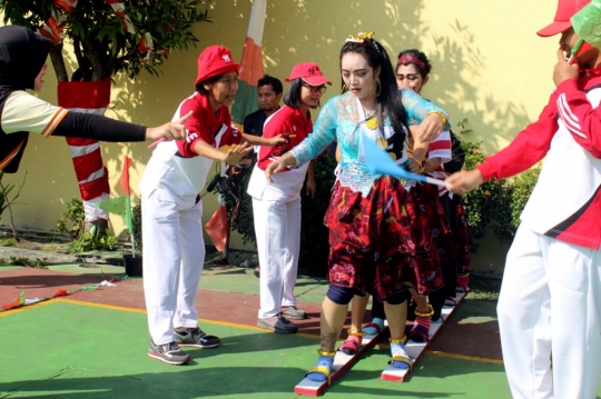 Keseruan napi Lapas Wanita 2A Malang gelar lomba balap bakiak