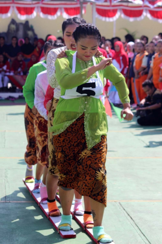 Keseruan napi Lapas Wanita 2A Malang gelar lomba balap bakiak