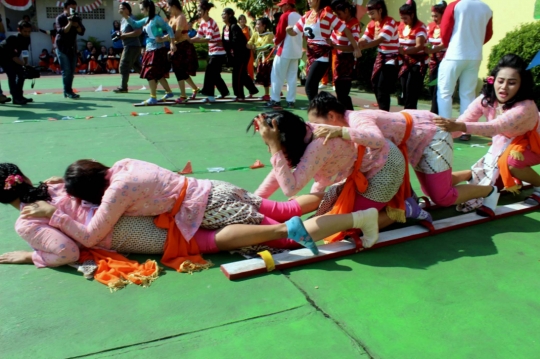 Keseruan napi Lapas Wanita 2A Malang gelar lomba balap bakiak