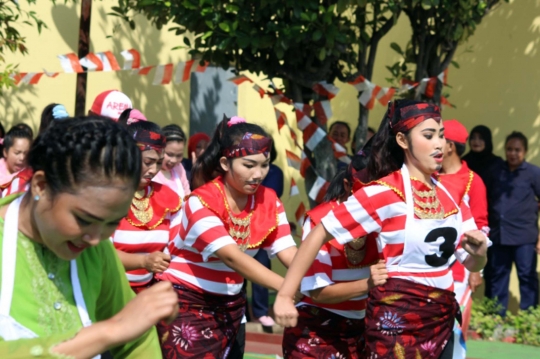 Keseruan napi Lapas Wanita 2A Malang gelar lomba balap bakiak