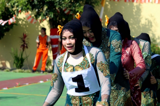 Keseruan napi Lapas Wanita 2A Malang gelar lomba balap bakiak