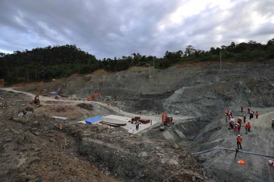 Memantau pembangunan bendungan PLTA Poso I