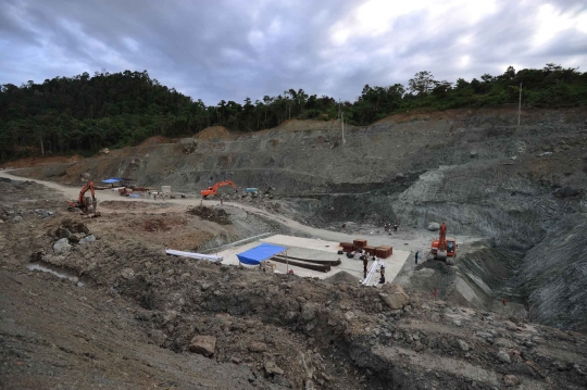 Memantau pembangunan bendungan PLTA Poso I