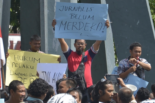 Aksi ratusan jurnalis Medan dan Bogor kecam anggota TNI AU