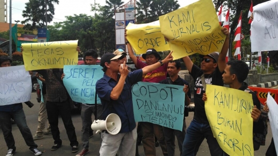 Aksi ratusan jurnalis Medan dan Bogor kecam anggota TNI AU